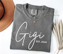 Load image into Gallery viewer, Gigi Est Shirt Gigi Gifts Mother&#39;s Day Gift for Grandma New Nana Gift Grandma Shirt Gigi Shirt Gigi Sweatshirt Grandma Sweatshirt New Grandma
